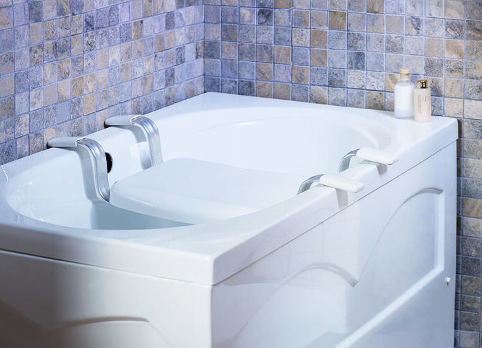 Praktischer Badewannensitz 