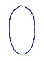 Halskette mit Perlenschimmer und Edelsteinglanz 