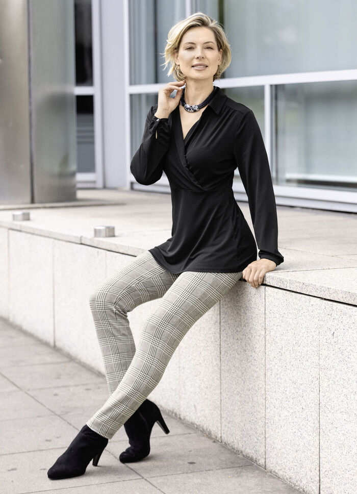 Raffiniertes Shirt mit Polokragen in 2 Farben SCHWARZ