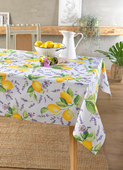 Tisch- und Raumdekoration mit Fleckschutz-Ausrüstung 