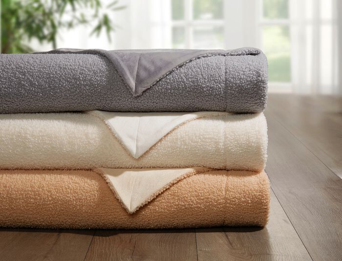 Decken und Kissen mit flauschig weicher Teddy-Vorderseite CAMEL