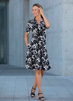 Kleid mit aparter Kragenl&ouml;sung 