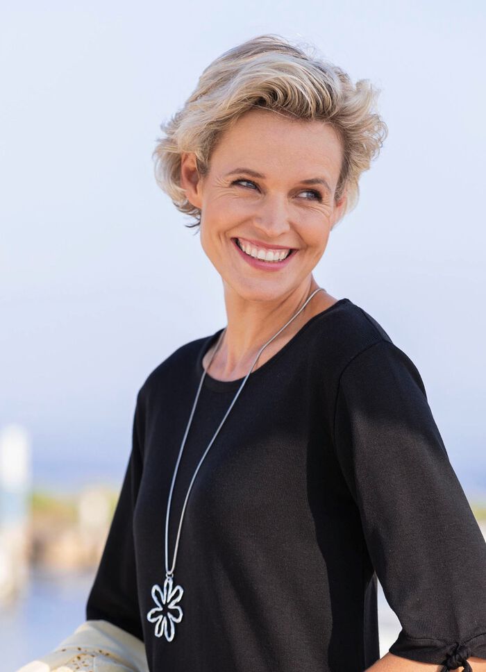 Schlangenkette mit bl&uuml;tenf&ouml;rmigem Anh&auml;nger 