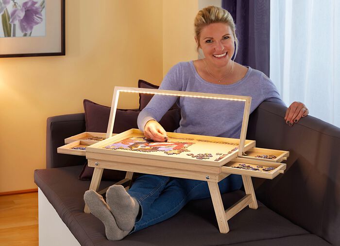 LED Puzzletisch mit Schubladen und ausklappbare Standf&uuml;&szlig;e 