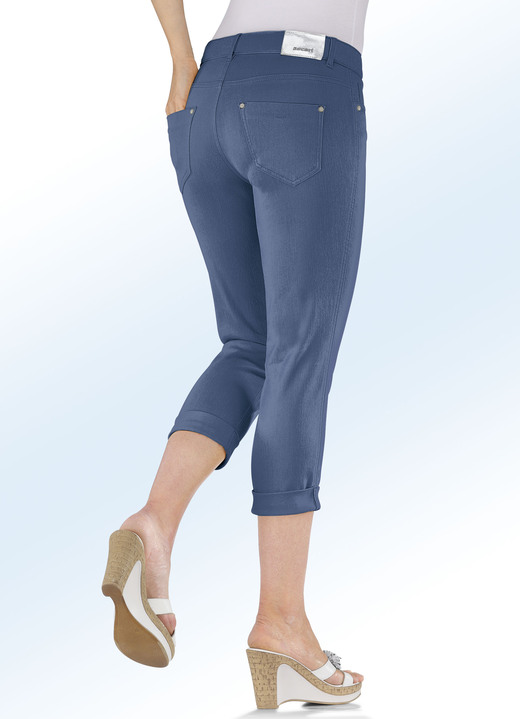 Hosen mit Knopf- und Reissverschluss - Magic-Capri-Jeans in 5-Pocket-Form, in Größe 017 bis 050, in Farbe JEANSBLAU Ansicht 1